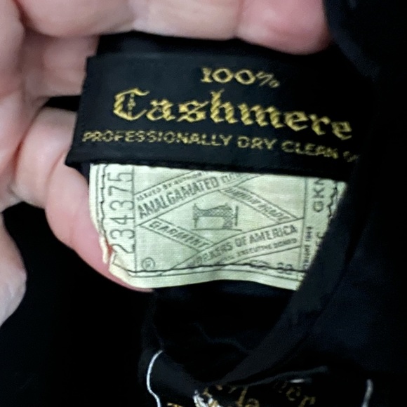 Beautiful vintage Dior cashmere overcoat with a Persian lamb collar - Picture 5 of 8